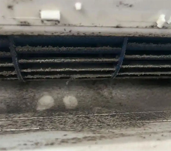 威远空调吹的风有股烧焦味是怎么回事